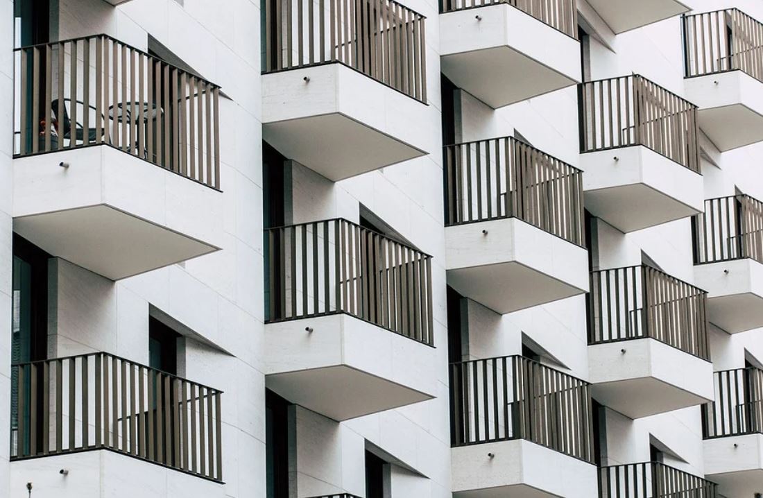 夢見陽台代表什麼？10個夢境解讀（夢見推人到陽台、夢見爬陽台）-頭條解讀