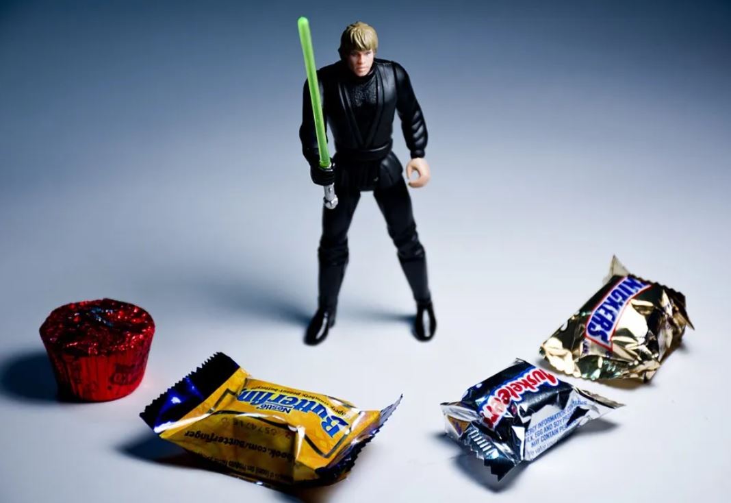 夢見包圍某人代表什麼？15個夢境解讀（夢見霸凌者圍著他人 、夢見囚犯圍繞著你）-頭條解讀