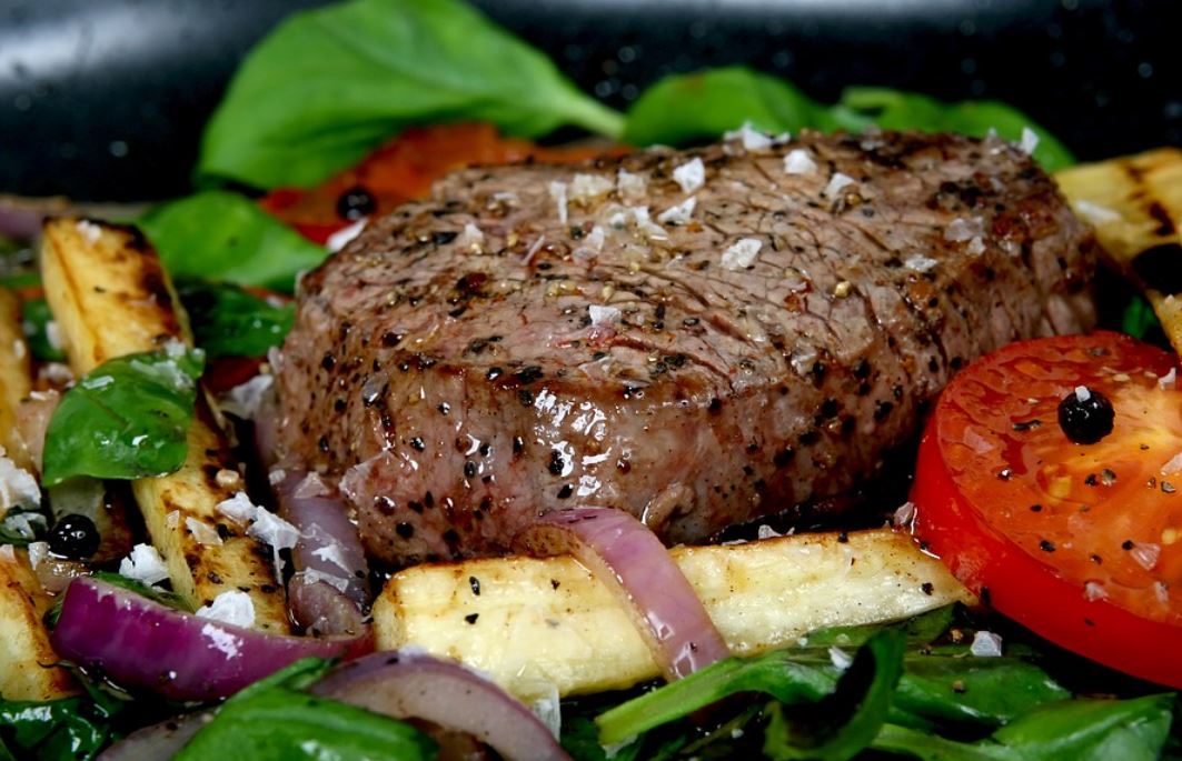 夢見外出用餐代表什麼？14個夢境解讀（夢見在街上用餐、夢見在森林裡用餐）-頭條解讀