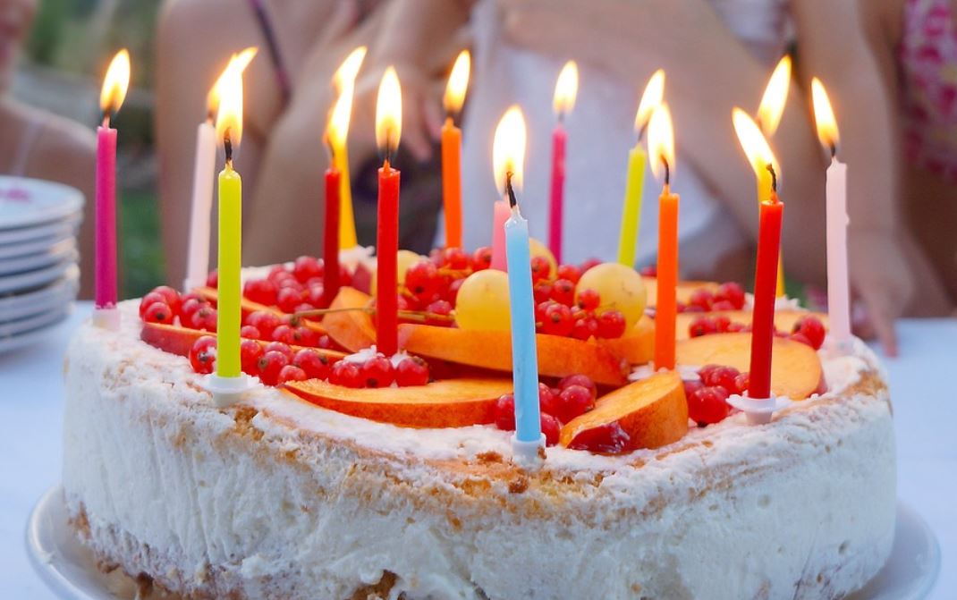 夢見生日代表什麼？25個夢境解讀（夢見被慶祝生日、夢見生日快樂）-頭條解讀