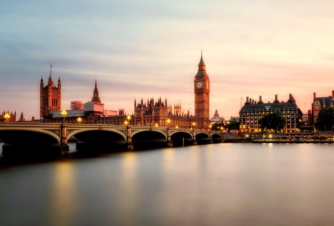 夢見河流代表什麼？27個夢境解讀（夢見自己掉進河裡，夢見過河）-頭條解讀