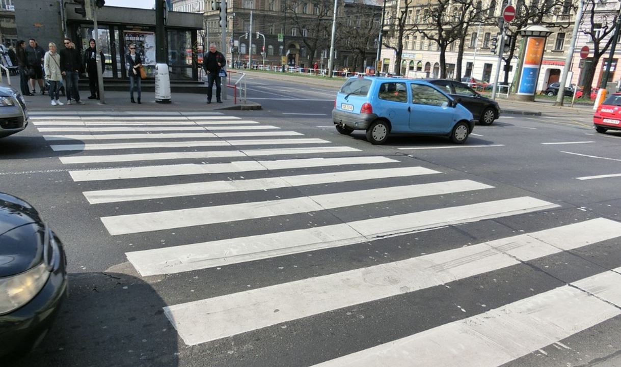 夢見斑馬線代表什麼？20個夢境解讀（夢見別人坐在斑馬線旁 、夢見自己躺在斑馬線旁）-頭條解讀