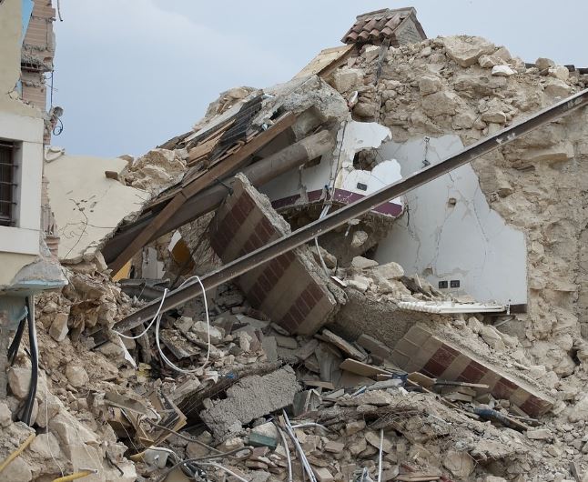 夢見坍塌是什麼預兆？13 個含義和象徵-頭條解讀