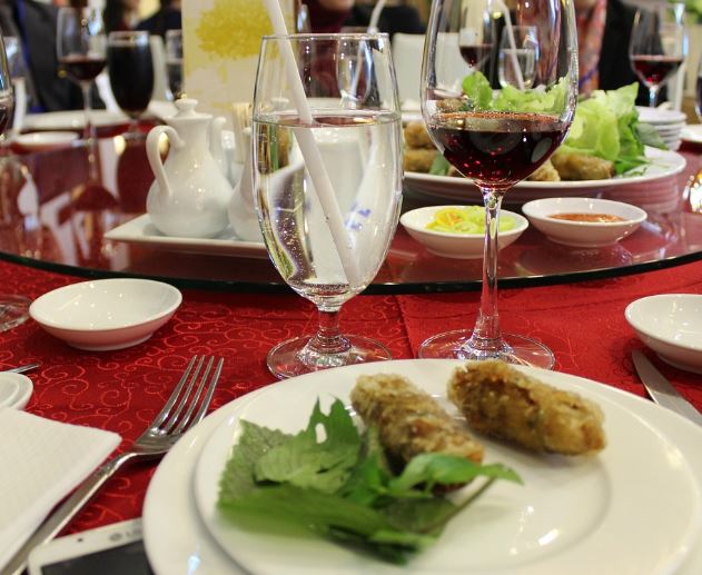 夢見外出用餐是什麼預兆？9 個含義和象徵-頭條解讀